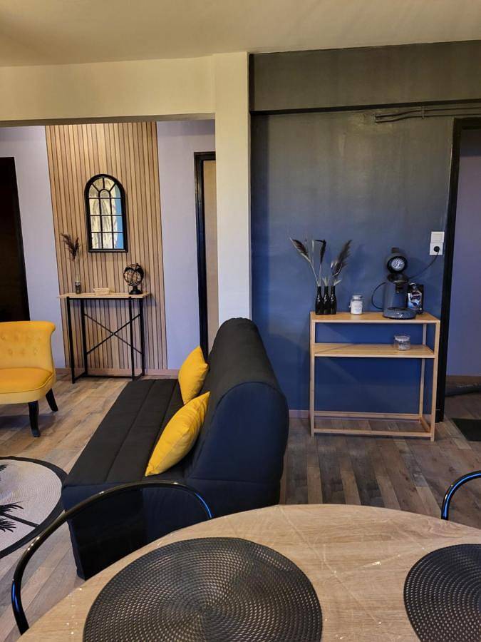 Appartement entier, Appartement rénové avec place de stationnement gratuit in Leffrinckoucke, Côte des dunes de Flandres