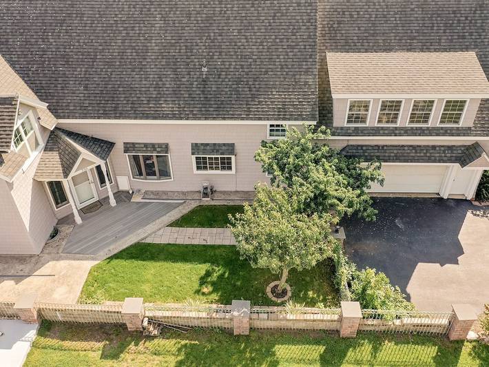 Vacation rental for 16 people, with balcony and yard, with pets in Lake Ontario