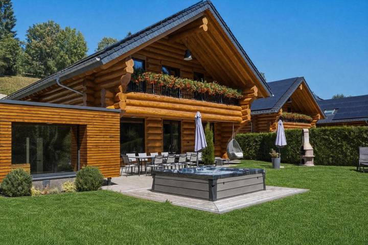 Maison de vacances pour 10 personnes, avec Balcon et Terrasse ainsi que Jacuzzi et Jardin dans la Forêt-Noire