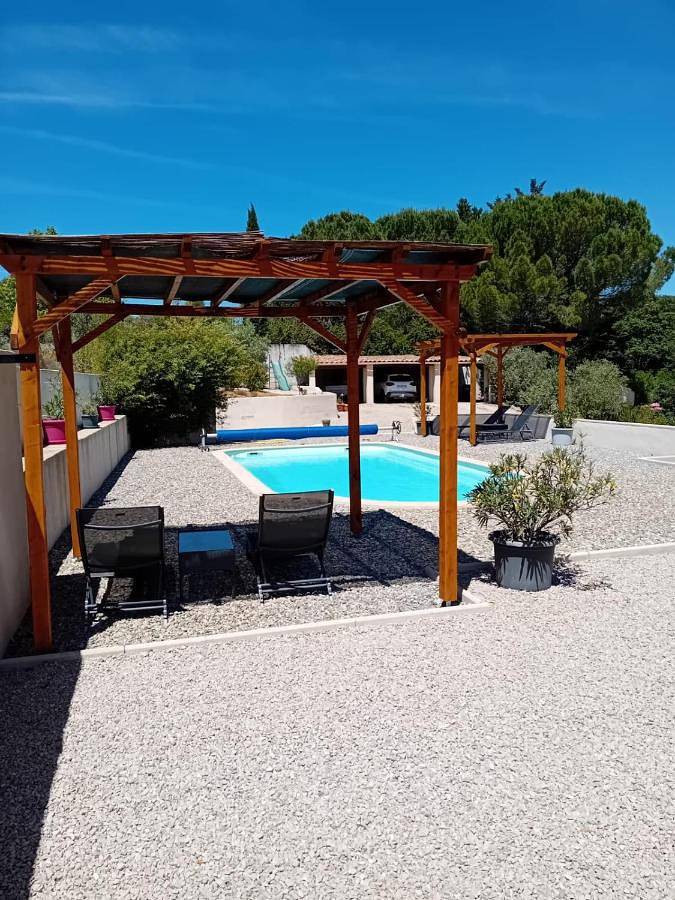 Location de vacances pour 3 personnes, avec jardin ainsi que piscine et vue à Saint-Maximin-la-Sainte-Baume - 2