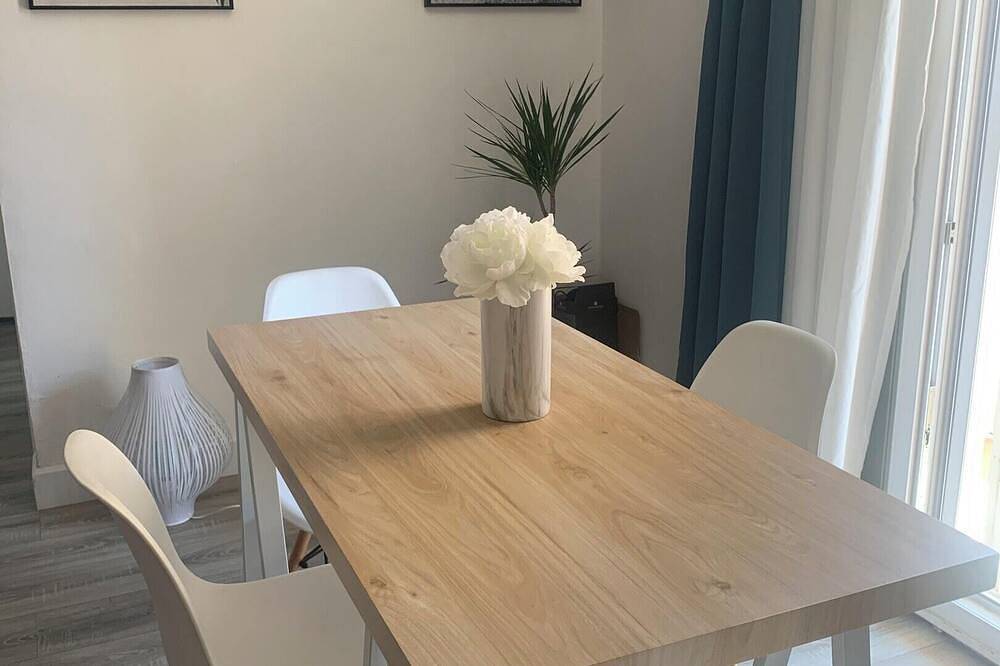 Entire apartment, Homerez - Apartment in Vitrolles in Vitrolles, Istres region