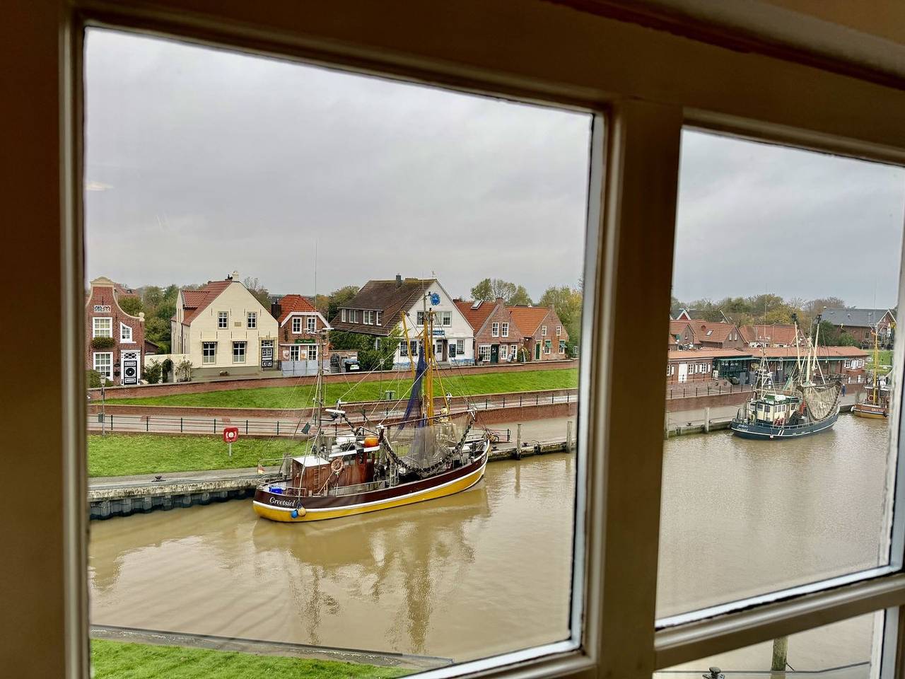 Ganze Wohnung, Ferienwohnung „Rysum“ im Amtmannshaus direkt am Greetsieler Hafen in Greetsiel, Krummhörn