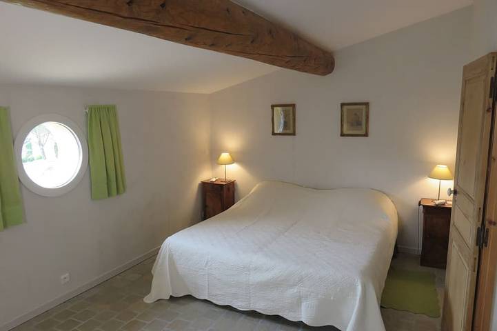 Gîte pour 4 personnes, avec terrasse ainsi que jardin et piscine dans le Luberon - 2