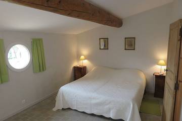 Gîte pour 4 Personnes dans Vaugines, Parc naturel régional du Luberon, Photo 1