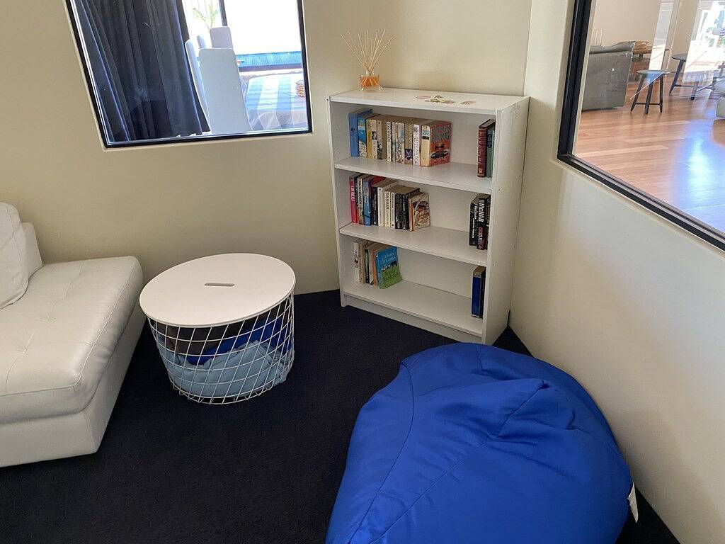 Quiet seclusion for peaceful rejuvenation/heated outdoor pool/suit families (9) in Mandurah, Western Australia