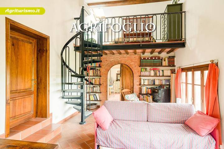 Agriturismo per 4 persone, con piscina e panorama nonché giardino, con animali domestici in Fucecchio