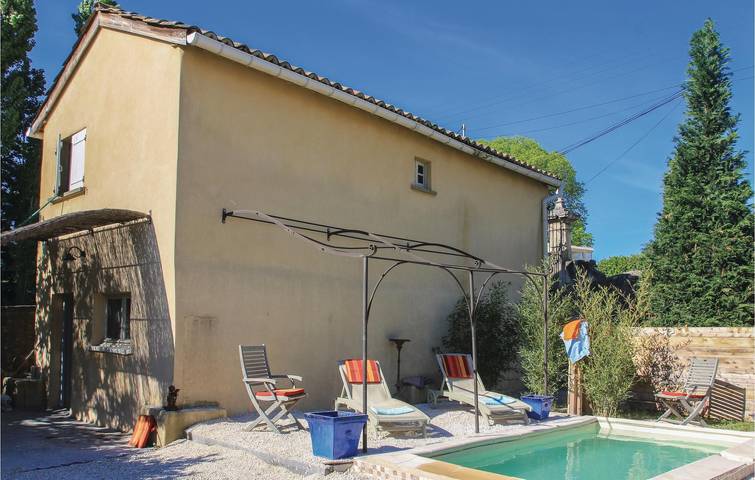 Escapade relaxante avec parking, piscine et jardin in Pont-Saint-Esprit, Région de Nîmes