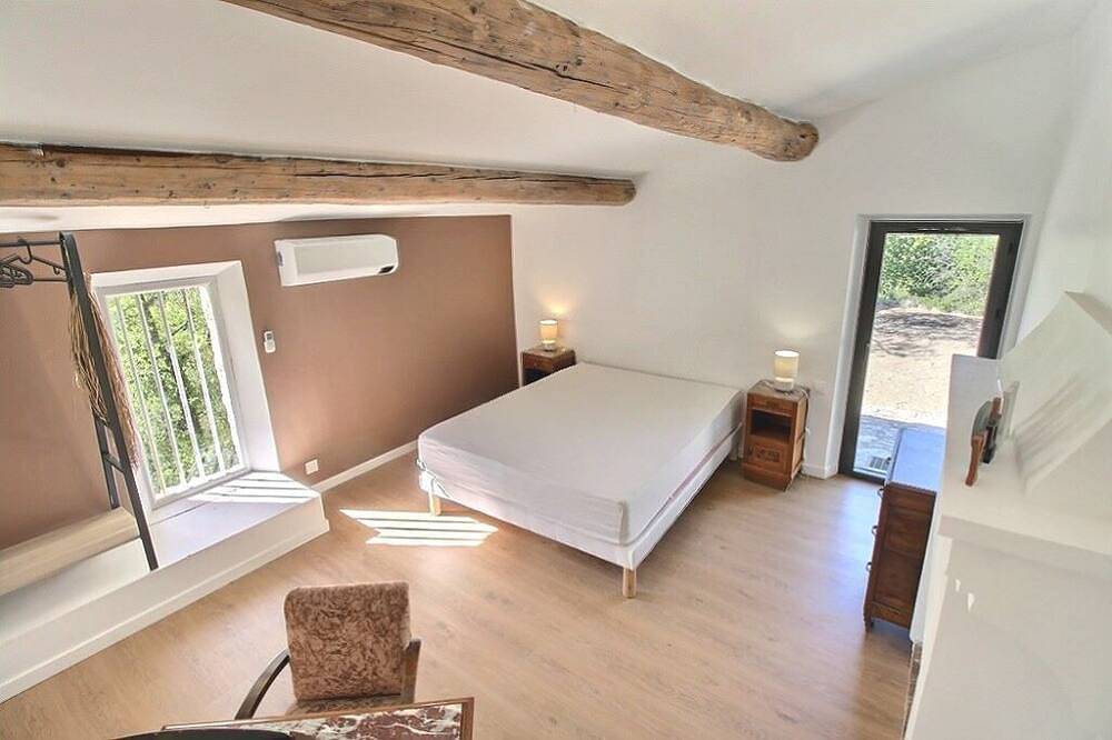 Magnificent Restored Mas With View On The Heights Of Venasque in Venasque, Parc naturel régional du Mont-Ventoux