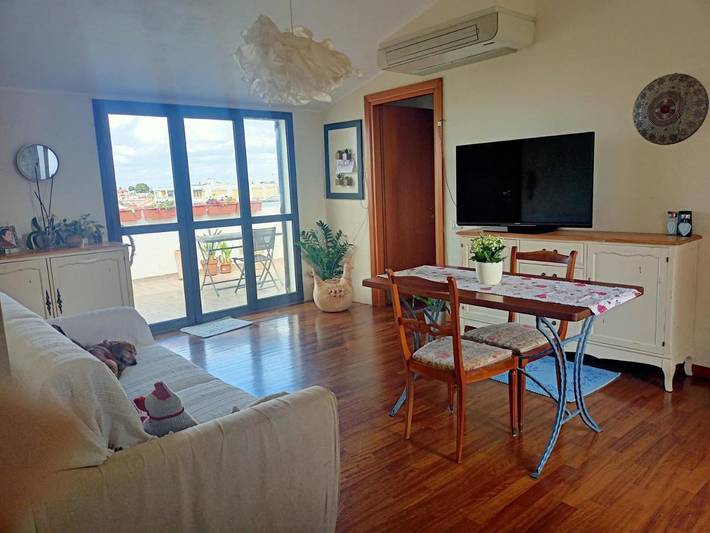 Appartamento per 4 persone, con terrazza e panorama, con animali domestici in Elmas