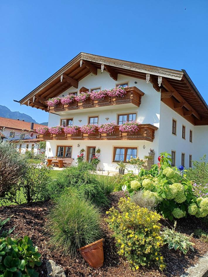 Pension für 2 Personen, mit Terrasse und Garten in Grassau - 2