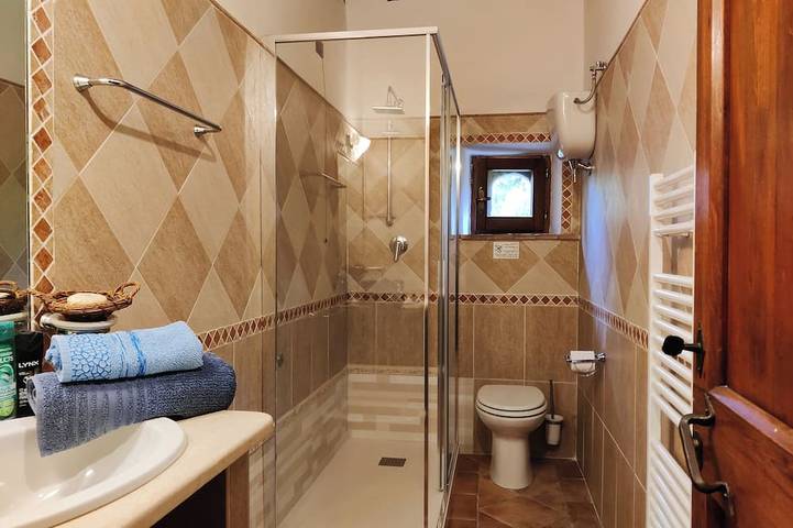 Appartement entier, Bel appartement 1 chambre dans l'ancienne tour - avec piscine et WIFI in Scanizza, Tuoro sul Trasimeno