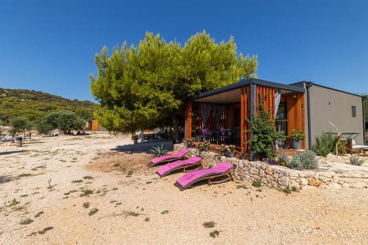 Camping pour 4 personnes, avec terrasse et vue à Tisno - 2