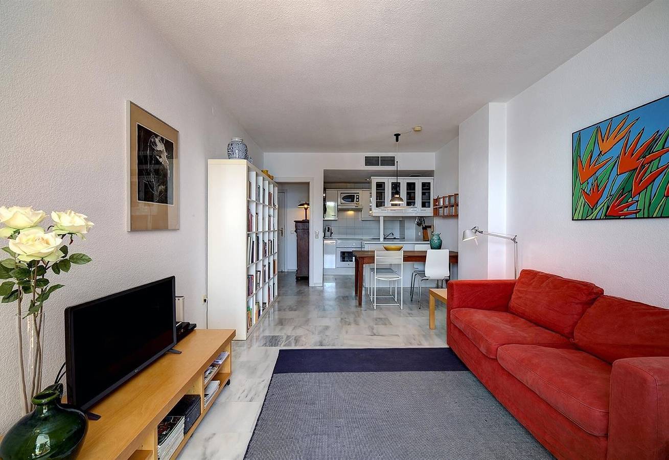 Ganze Wohnung, Ferienwohnung "Boulevard 105" mit Meerblick, Pool, Wlan, A/C, Balkon & Garten in Estepona, Costa del Sol