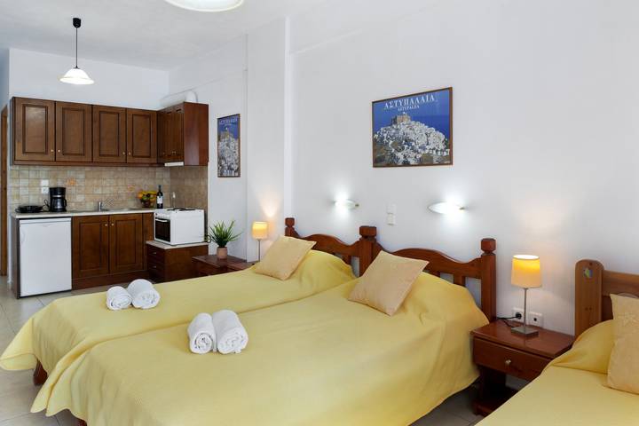Entire apartment, Apartment 'Studios Asterias 3' with Shared Terrace, Wi-Fi and Air Conditioning in Astypalea