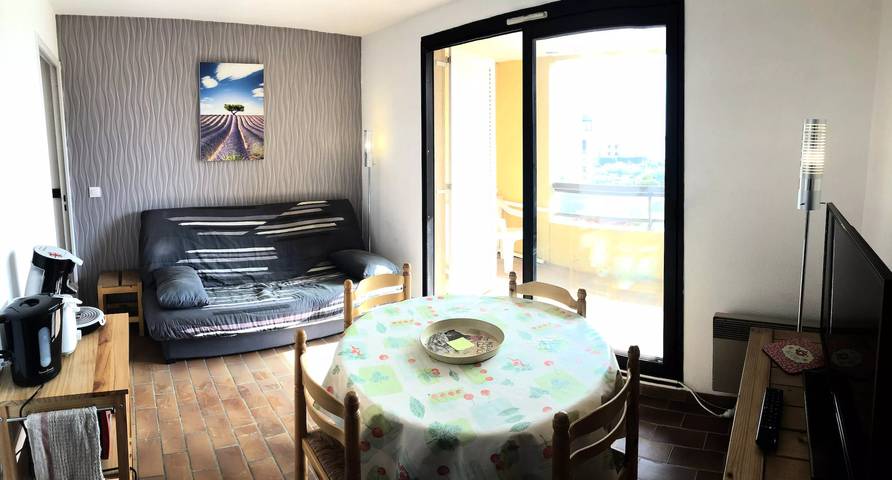 Gîte pour 4 personnes, avec vue ainsi que terrasse et piscine dans La Coudoulière - 3