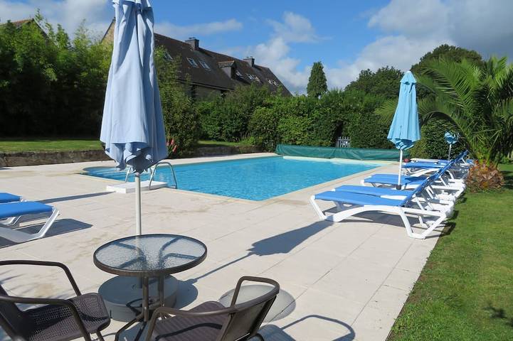 Maison de vacances pour 6 personnes, avec Terrasse ainsi que Jardin et Piscine à Melgven