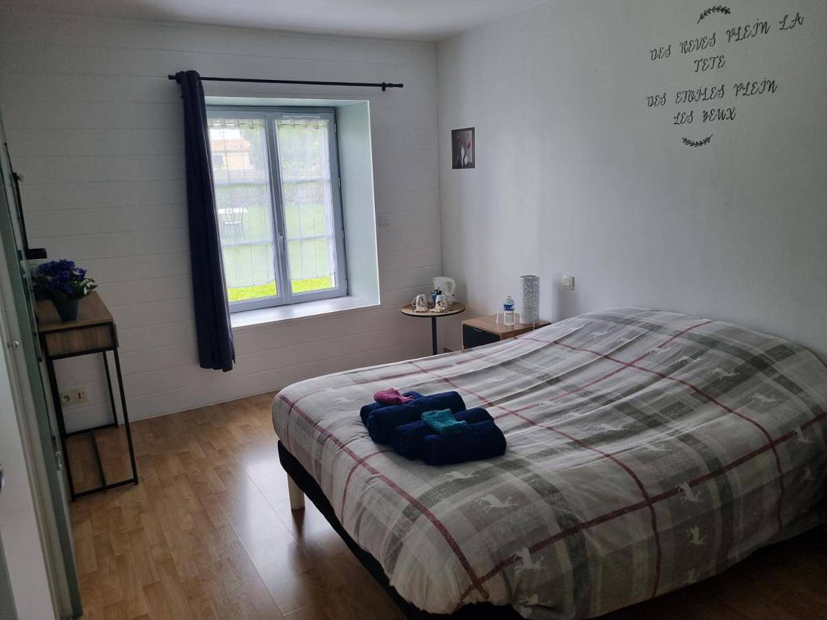 Double Room with Shared Bathroom in Belleville-sur-Vie, Vallée de la Loire