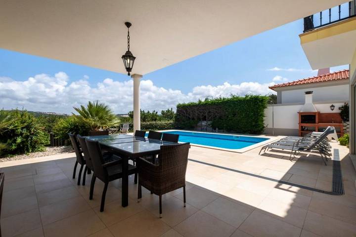 Casa de férias para 8 pessoas, com piscina e vista e ainda jardim, com animais de estimação em Amoreira