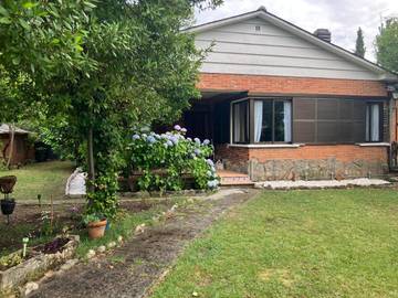 Gîte pour 9 personnes, avec piscine ainsi que jardin et vue, animaux acceptés à La Adrada