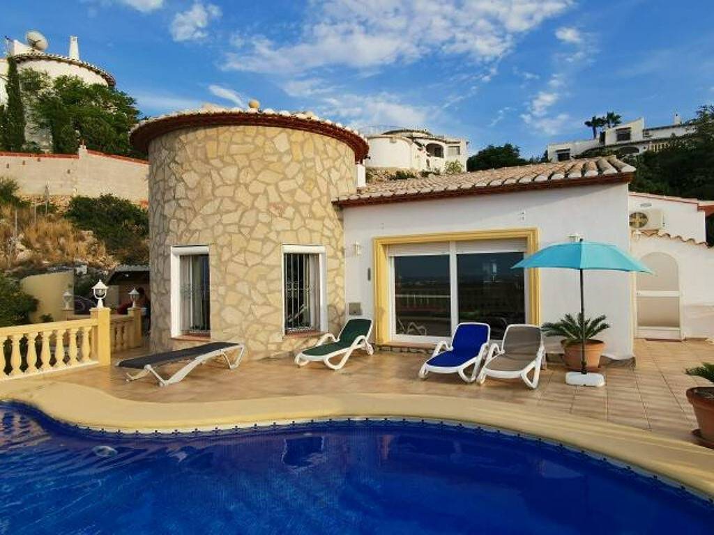 Villa Petra avec vue sur mer, piscine et Wi-Fi. in Pego, Costa Blanca
