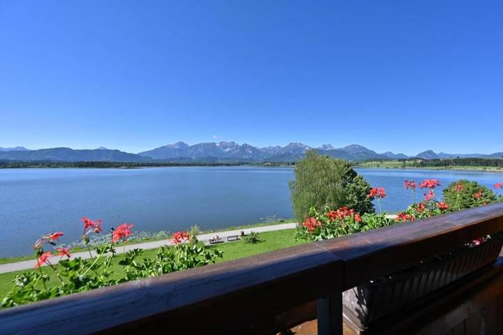 Location de vacances pour 4 personnes, avec vue sur le lac ainsi que vue et terrasse à Hopfen am See - 3
