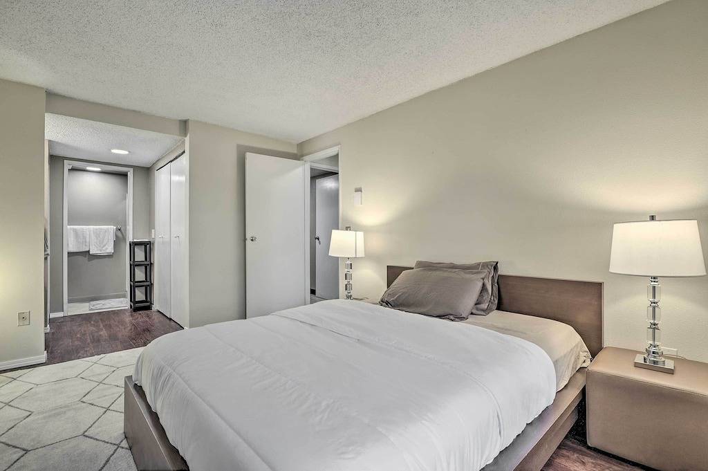 Ganze Wohnung, Heart of Seattle's Suburbs! Family-Friendly Condo in Renton, Lake Washington