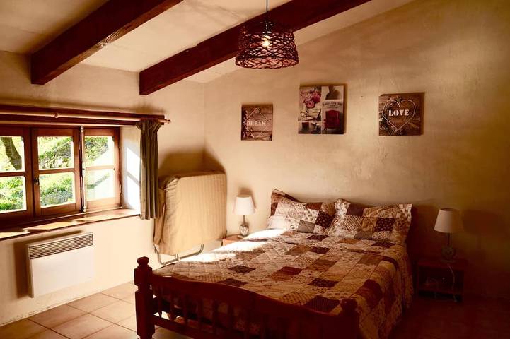 Location de vacances pour 5 personnes, avec jardin et terrasse à Asperjoc - 2