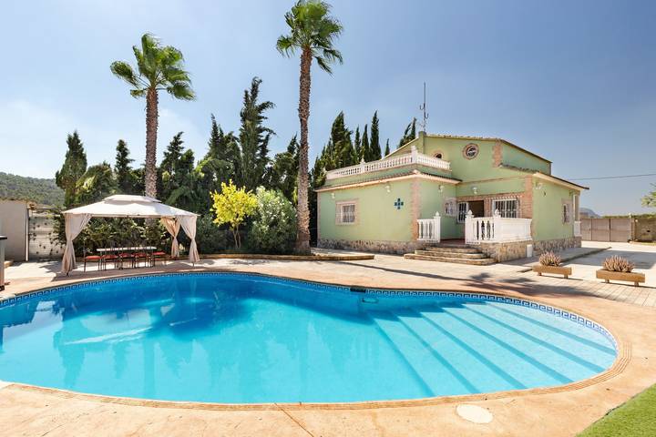 Casa rural para 12 personas, con jacuzzi y jardín, Familias con niños en Región de Murcia