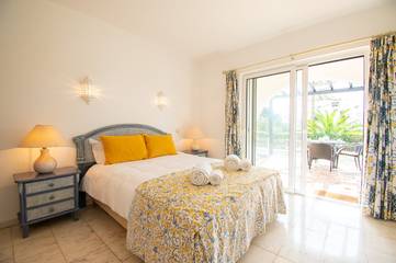 Villa for 6 Guests in Carvoeiro, Lagoa, Picture 2