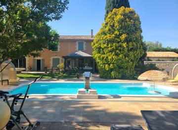Gîte pour 4 personnes, avec terrasse ainsi que jardin et piscine à Le Thor