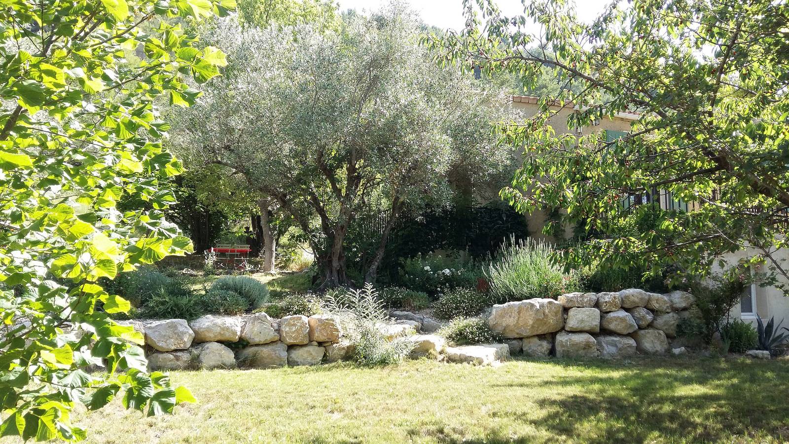Casa de vacaciones 'Gabriel' con vistas a la montaña, terraza privada y Wi-Fi in Buis-les-Baronnies, Región de Nyons
