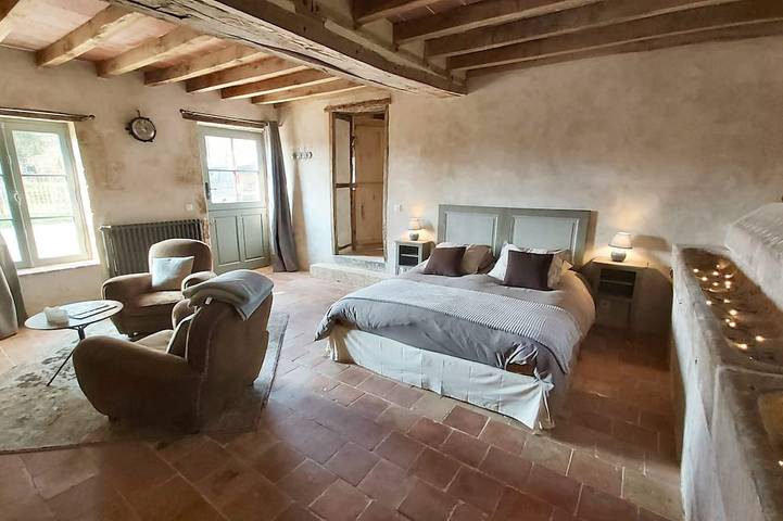 Gîte pour 12 personnes, avec terrasse ainsi que jardin et jacuzzi