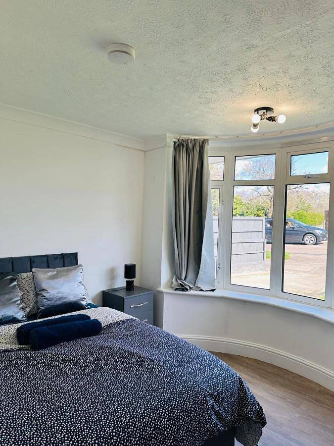 Entire apartment, One-Bedroom Apartment in Bournemouth, South West England