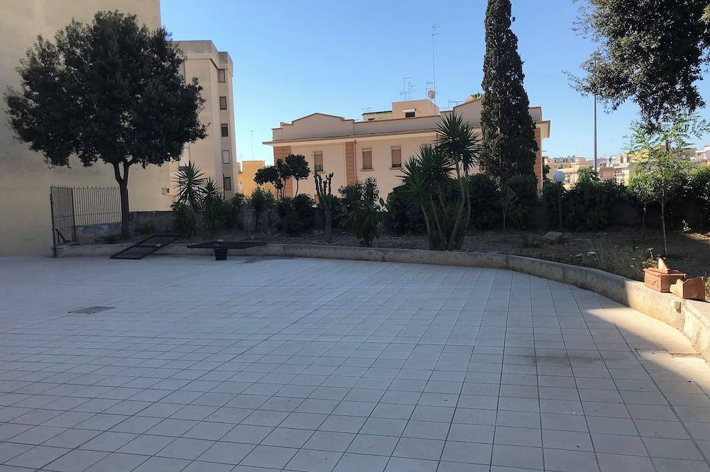 Villa 150 meters from the train station, 15 minutes from the port eaerport in Brindisi, Salento
