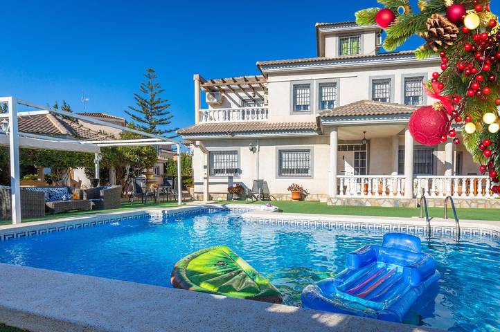 Casa rural para 12 personas, con jacuzzi y jardín, Se admiten mascotas en l'Alacantí