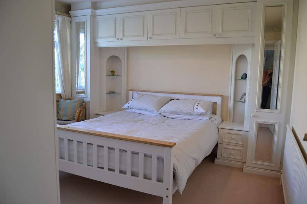 Whitstable house with a view - with parking. in Whitstable, Kent