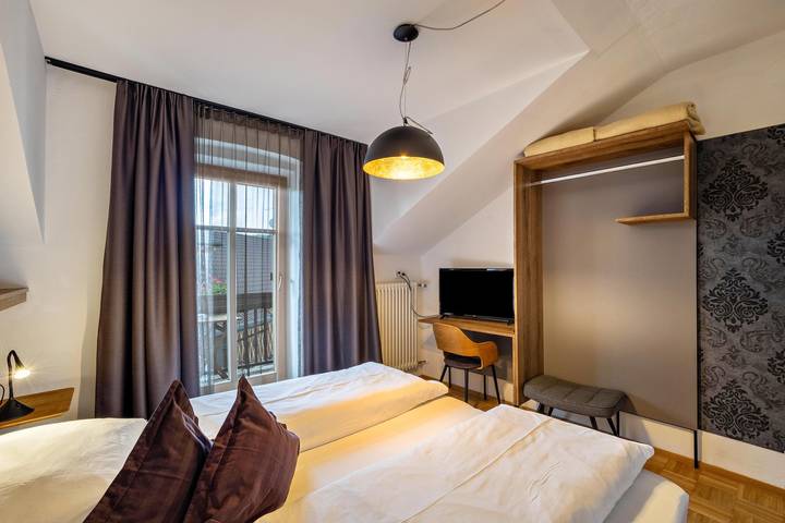 Appartement entier, Résidence Grünbacher : Appartement 2 avec balcon et piscine partagée in Issing, Falzes