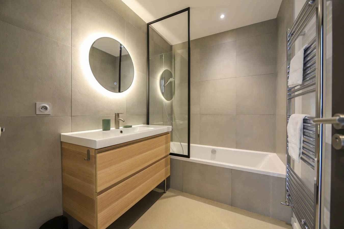 Appartement entier, Le Superbe - T4 avec parking à 5 min du lac - 4* in Annecy-le-Vieux, Annecy (commune)