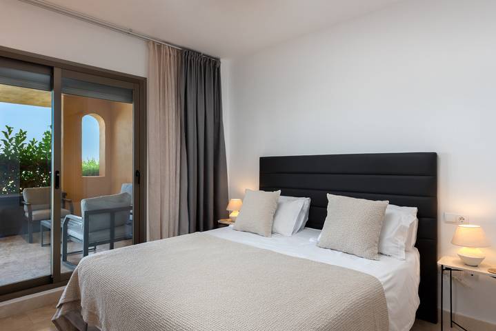Entire apartment, Holiday apartment for 4 people with balcony in Paraiso Park, Benahavís