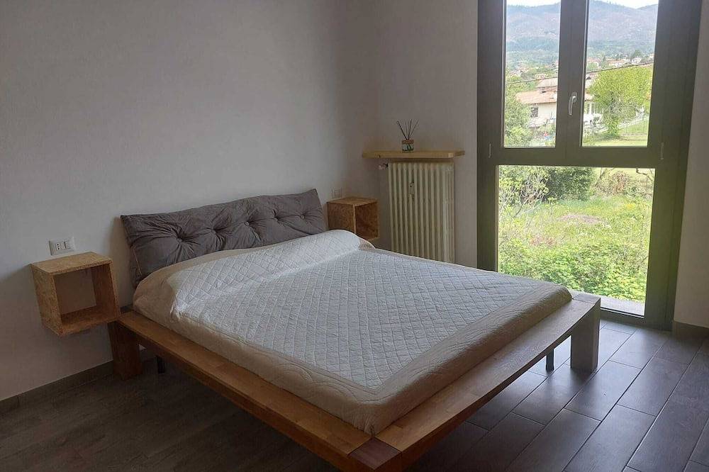 Ganze Wohnung, Miralago Apartment: Lake View & Lakefront Garden – near Lake Maggiore & Como in Oltrona al Lago, Gavirate