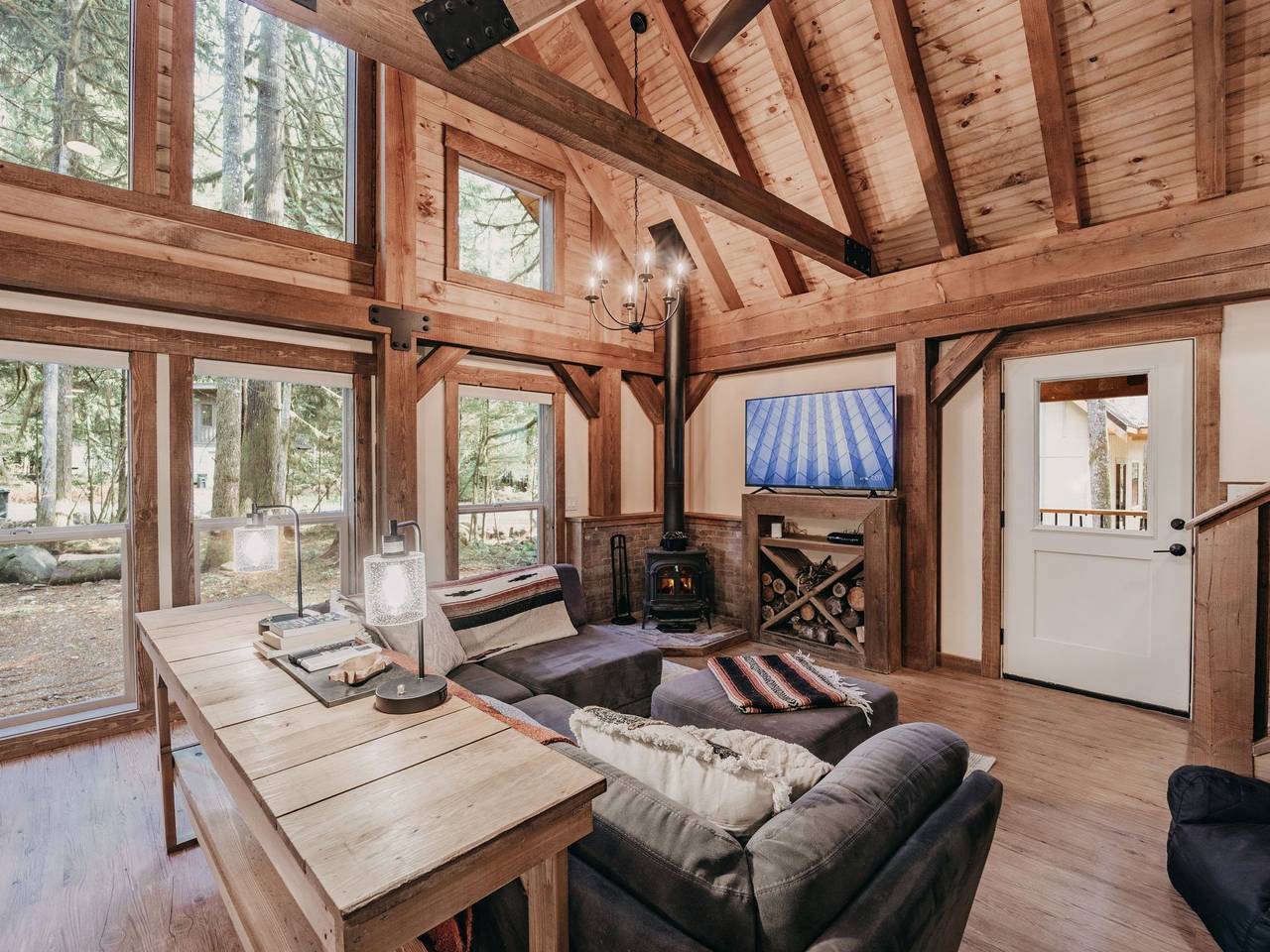 Neues modernes rustikales Haus mit Ac, Whirlpool, Haustiere Ok in Bosque Nacional de Mount Baker-Snoqualmie