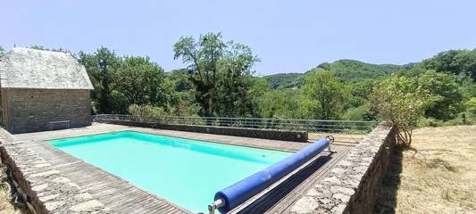 Gîte pour 5 personnes, avec jardin et terrasse ainsi que piscine et vue à Bozouls