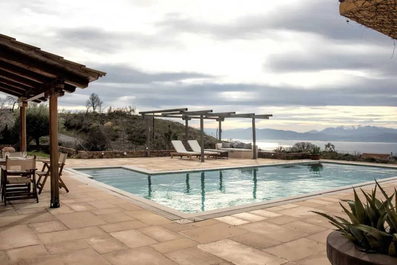 Einladende Villa mit Privatpool in Dhamiá in Euböa