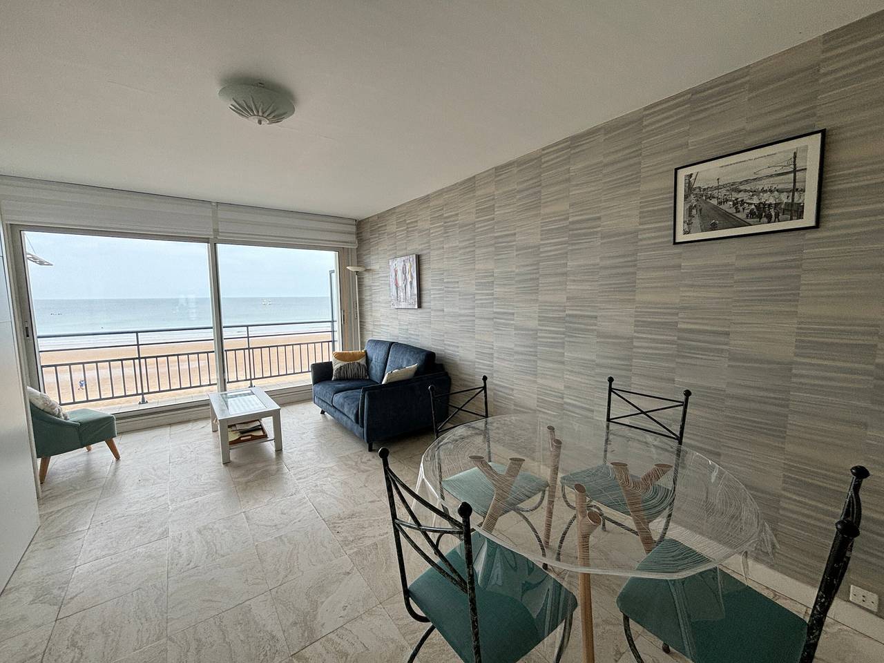 Entire studio, Seafront Studio with Balcony, Close to Beach and Center in Les Sables-d'Olonne, Vendée