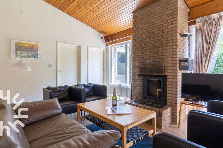 A spacious 6 pers. bungalow with sunny garden, located 1.5km from the beach in Oostkapelle in Oostkapelle, Walcheren
