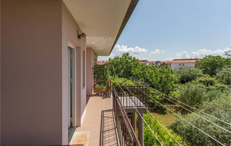 Appartement de vacances entier, Appartement confortable avec terrasse, Wi-Fi et parking, à 2 km de la plage in Umag, Région d'Umag