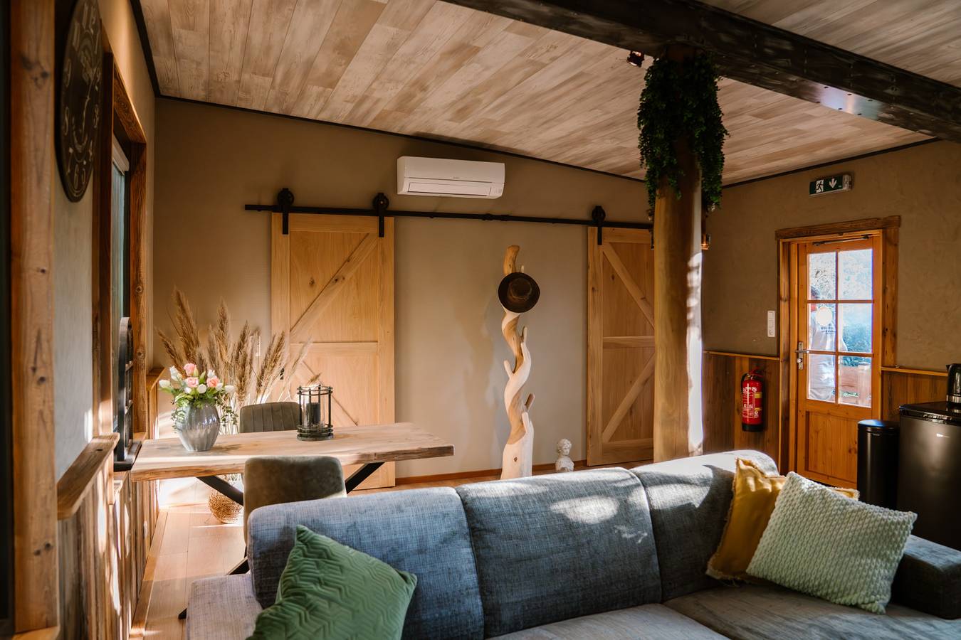 Unique 2-person tree house with sauna, outdoor shower and outdoor spa in Werkendam in Werkendam, Parc national De Biesbosch