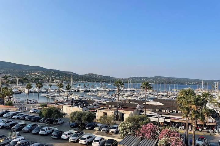 Gîte pour 8 personnes, avec terrasse dans Casino De Cavalaire