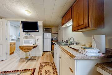 Log Cabin for 4 Guests in Loon Mountain, Franconia Notch, Picture 4