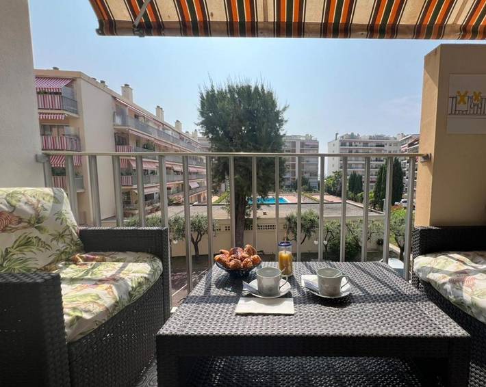 Gîte pour 4 personnes, avec vue ainsi que balcon et piscine dans Carnolès - 3